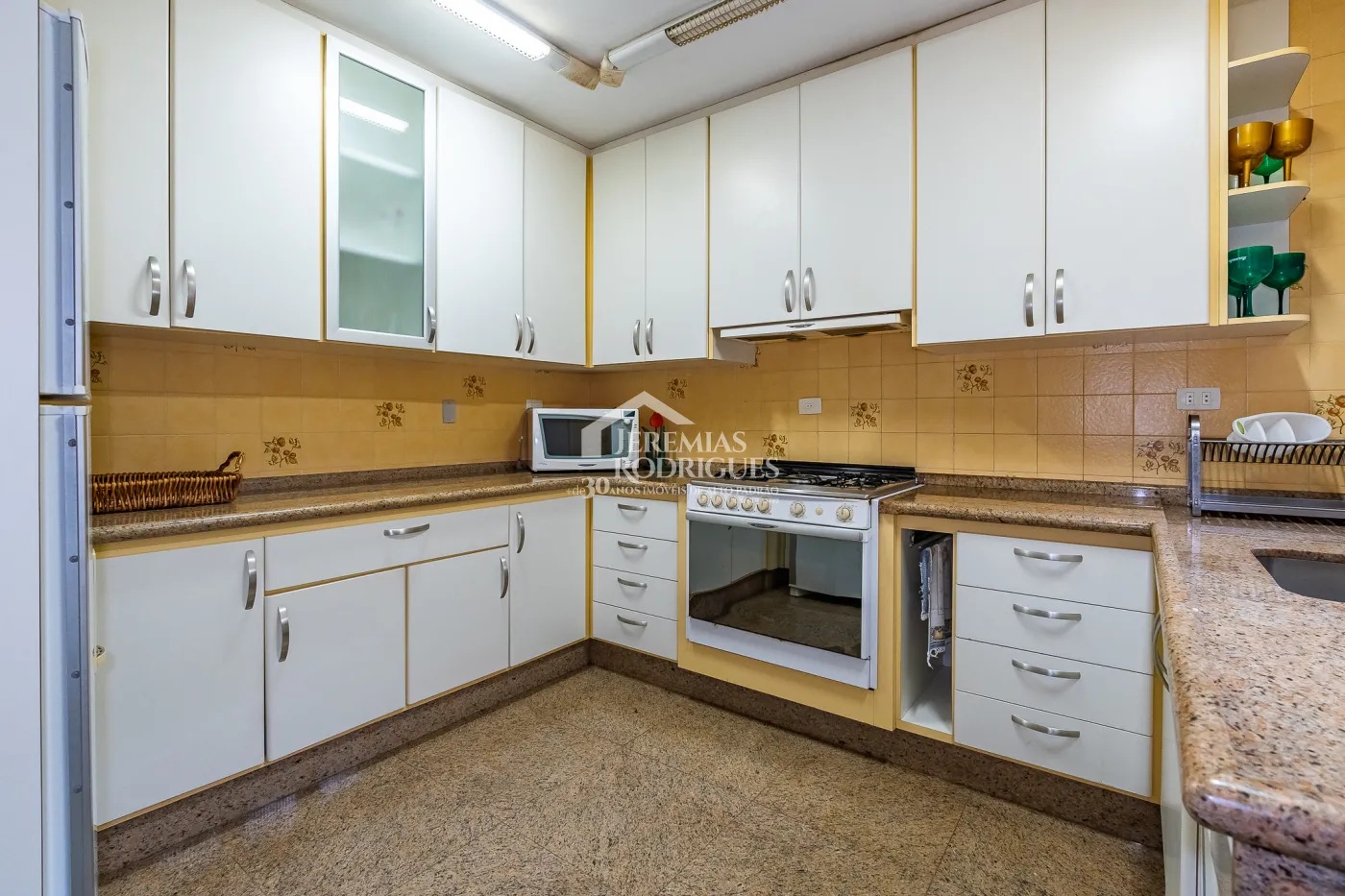 Casa com 7 dormitórios, 924 m² - Recanto das Araucárias - Campos do Jordão/SP