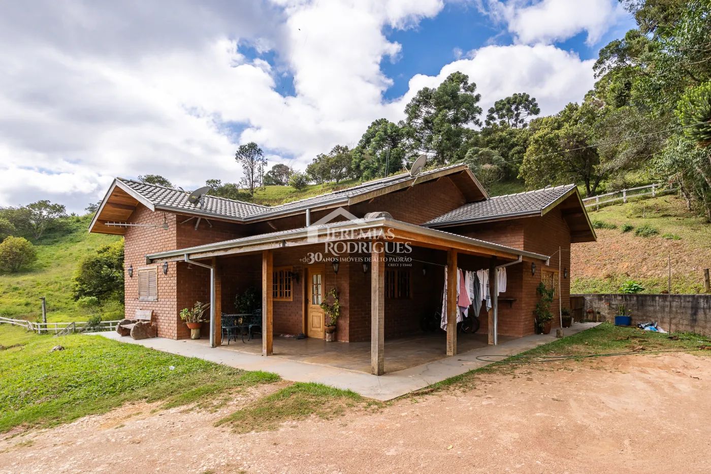 Fazenda com 2.904.000 m² - Sapucaí-Mirim - MG