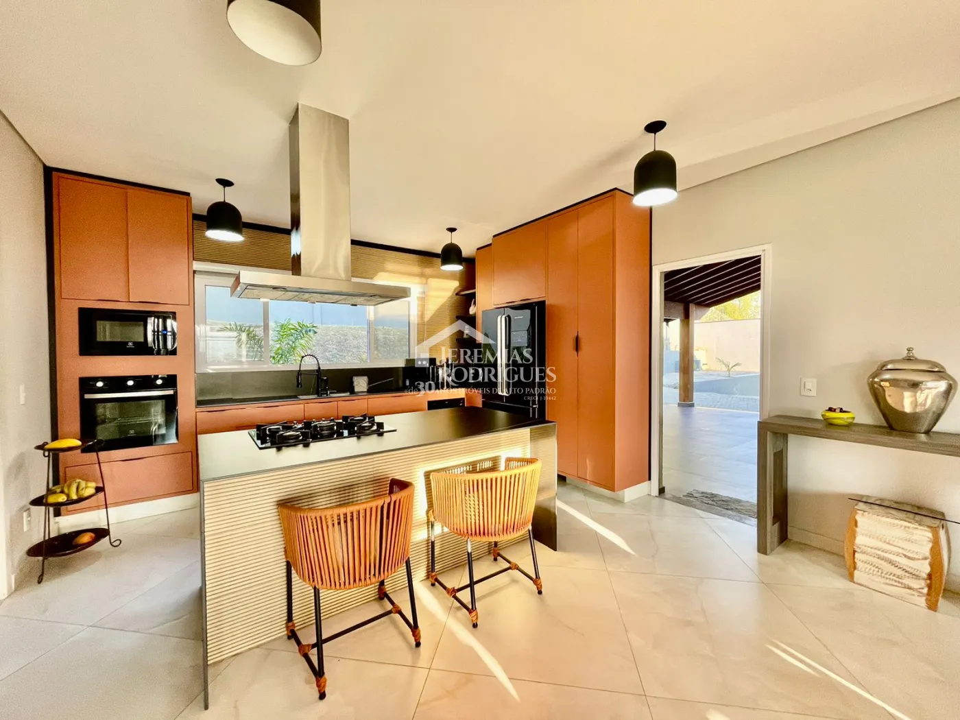 Casa à venda com 3 dormitórios no Condomínio Village da Serra em Tremembé/SP.