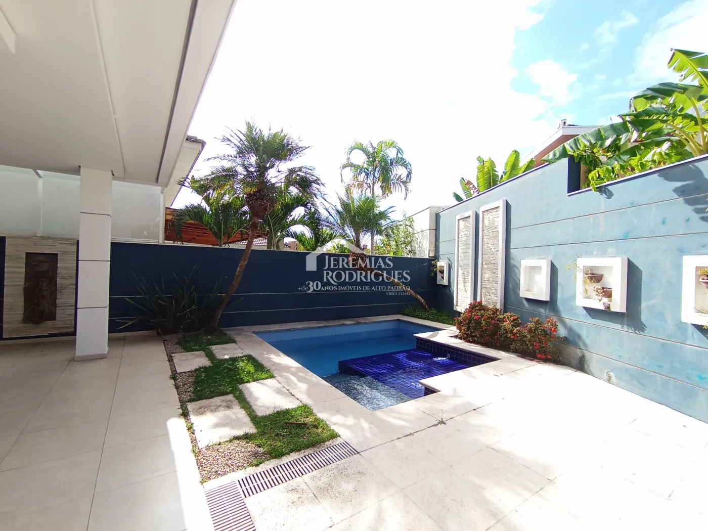 Casa para venda e locação com 4 suítes no Condomínio Taubaté Village em Taubaté/SP.