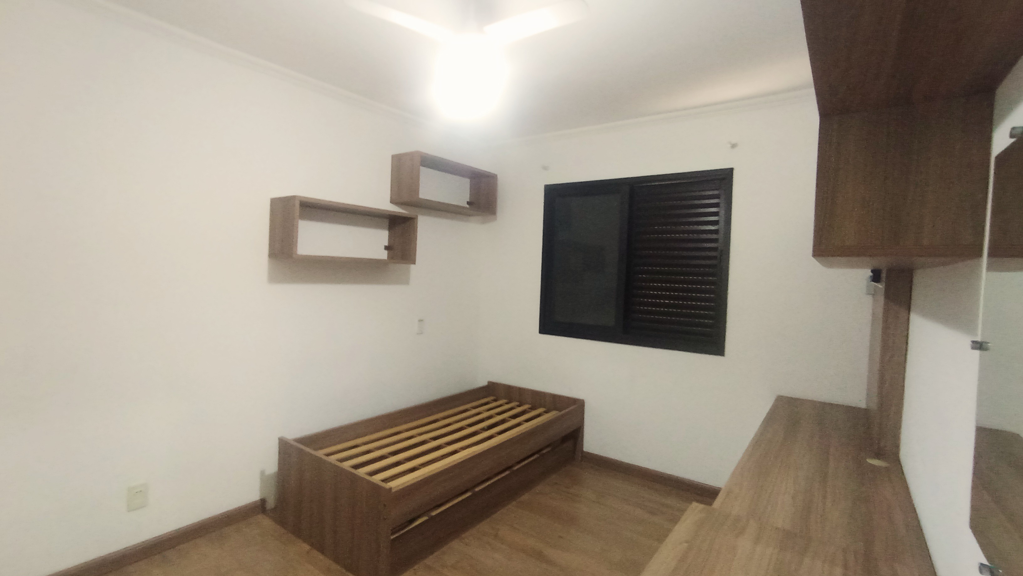 Casa à venda com 4 suítes no Condomínio Real Ville em Pindamonhangaba/SP. 