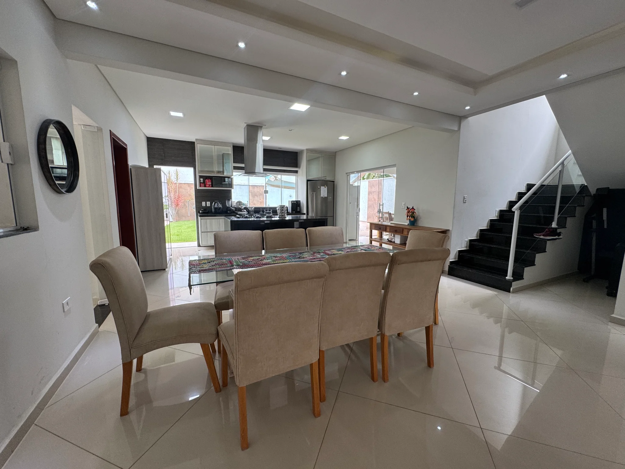 Casa à venda com 3 suítes no Condomínio Reserva dos Lagos em Pindamonhangaba/SP. 