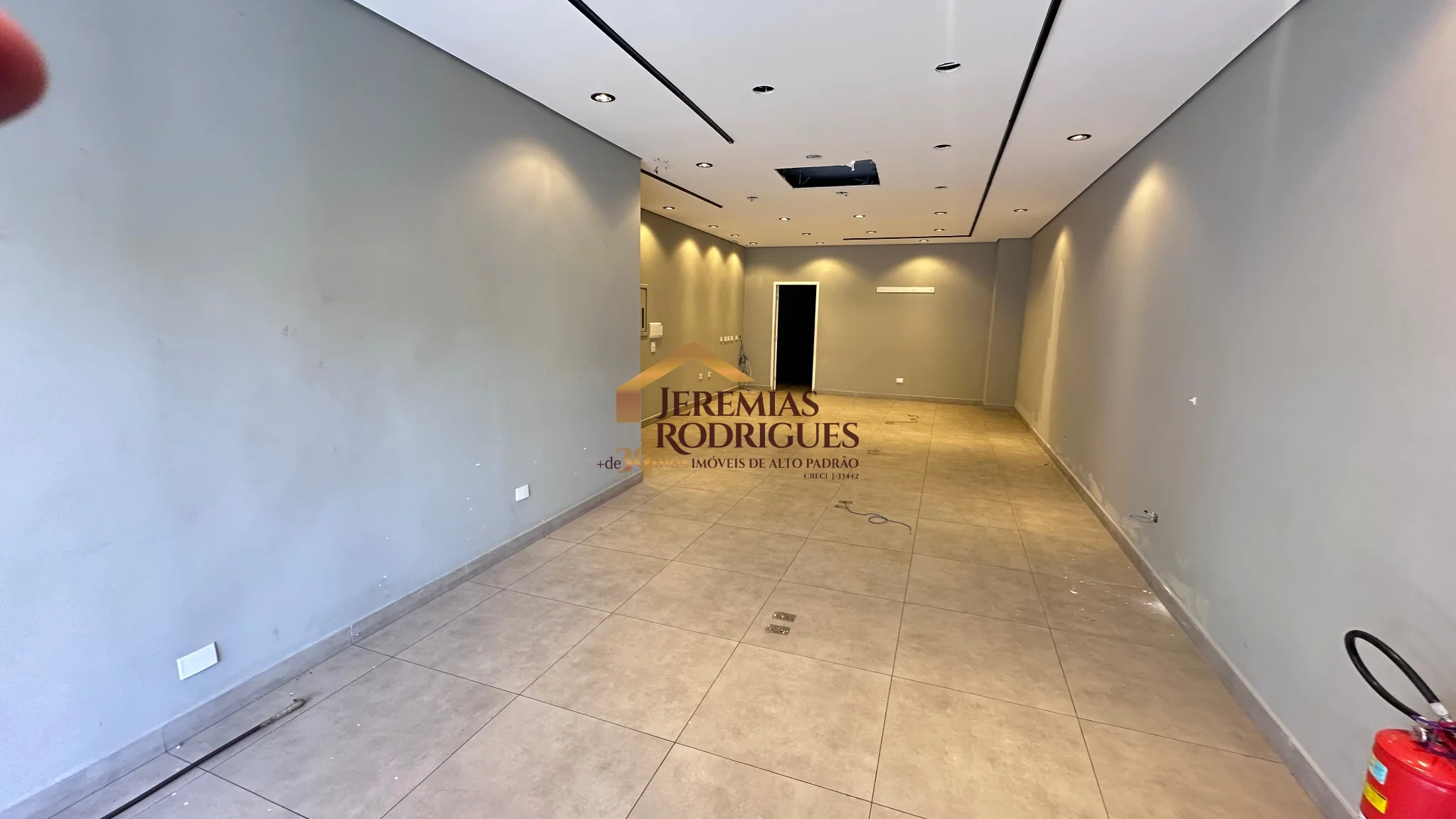 Ponto comercial para locação no Centro em Pindamonhangaba/SP. — foto 2