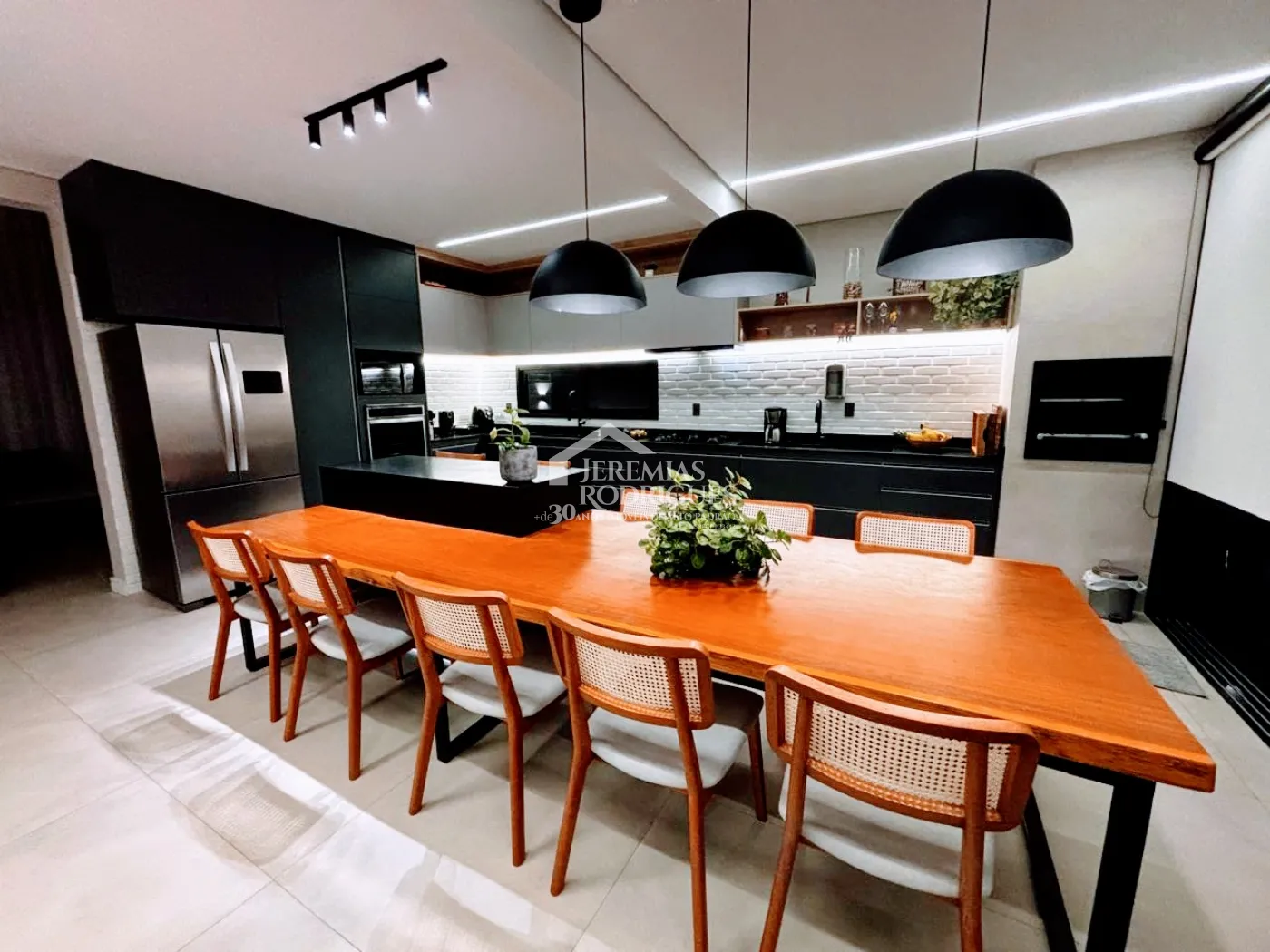 Casa à venda com 5 dormitórios no Condomínio Reserva dos Lagos em Pindamonhangaba/SP.