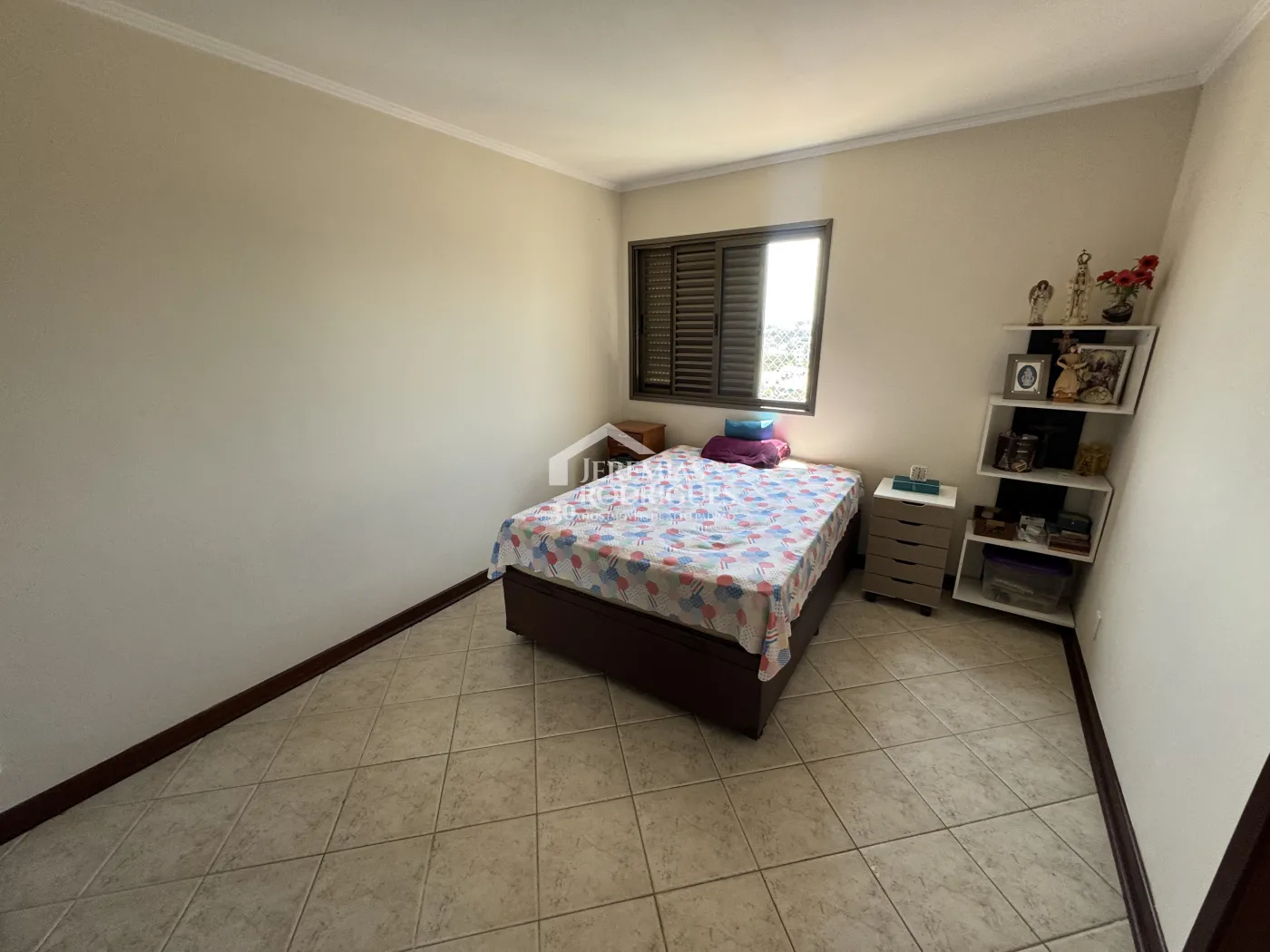 Apartamento à venda com 3 suítes, 276 m² no Edifício Vienna em Pindamonhangaba/SP.
