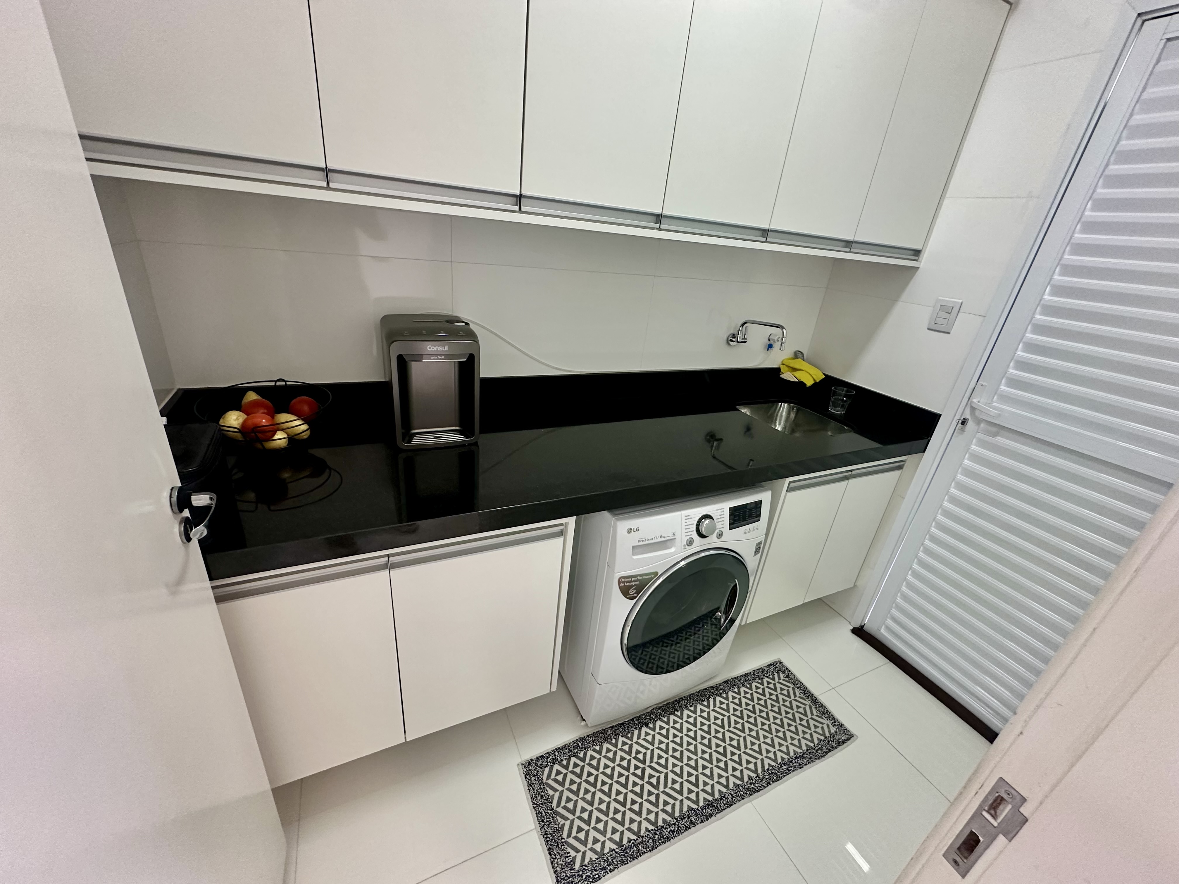 Casa para venda e locação com 3 suítes no Condomínio Reserva dos Lagos em Pindamonhangaba/SP.