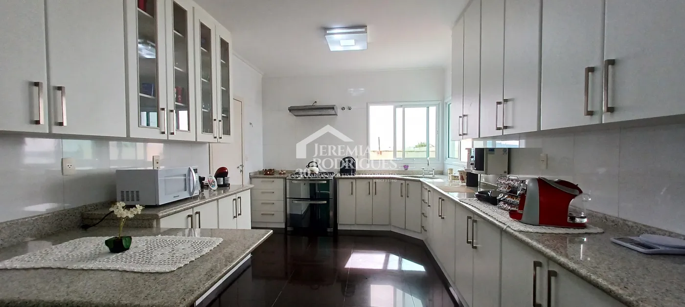 Casa disponível para venda e locação no Condomínio Colonial Village I em Pindamonhangaba/SP