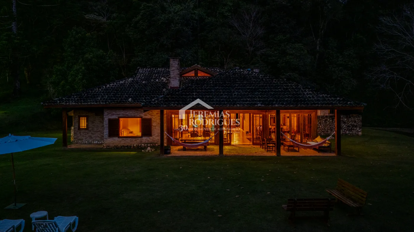 Casa de Campo à venda com 5 suítes no bairro Reinópolis em Santo Antônio do Pinhal/SP