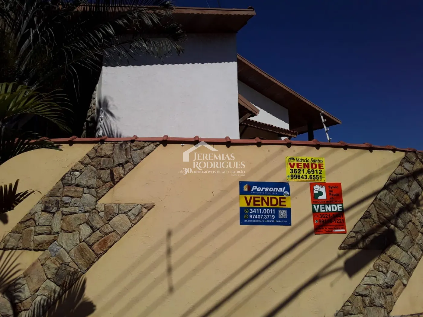 Casa sobradada à venda com 3 dormitórios no bairro Jardim Morumby em Taubaté/SP
