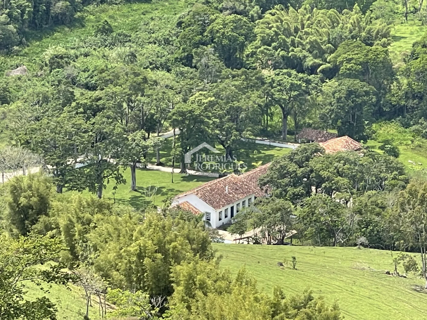 Fazenda com 12 dormitórios - Taubaté/SP