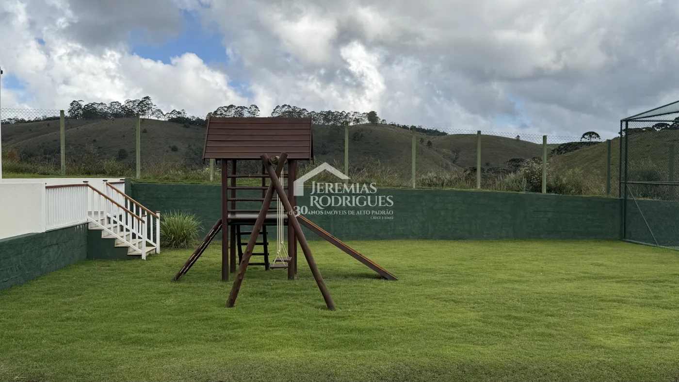 Casa à venda com 4 suítes no Condomínio Jardim Monte Belo em Campos do Jordão/SP.
