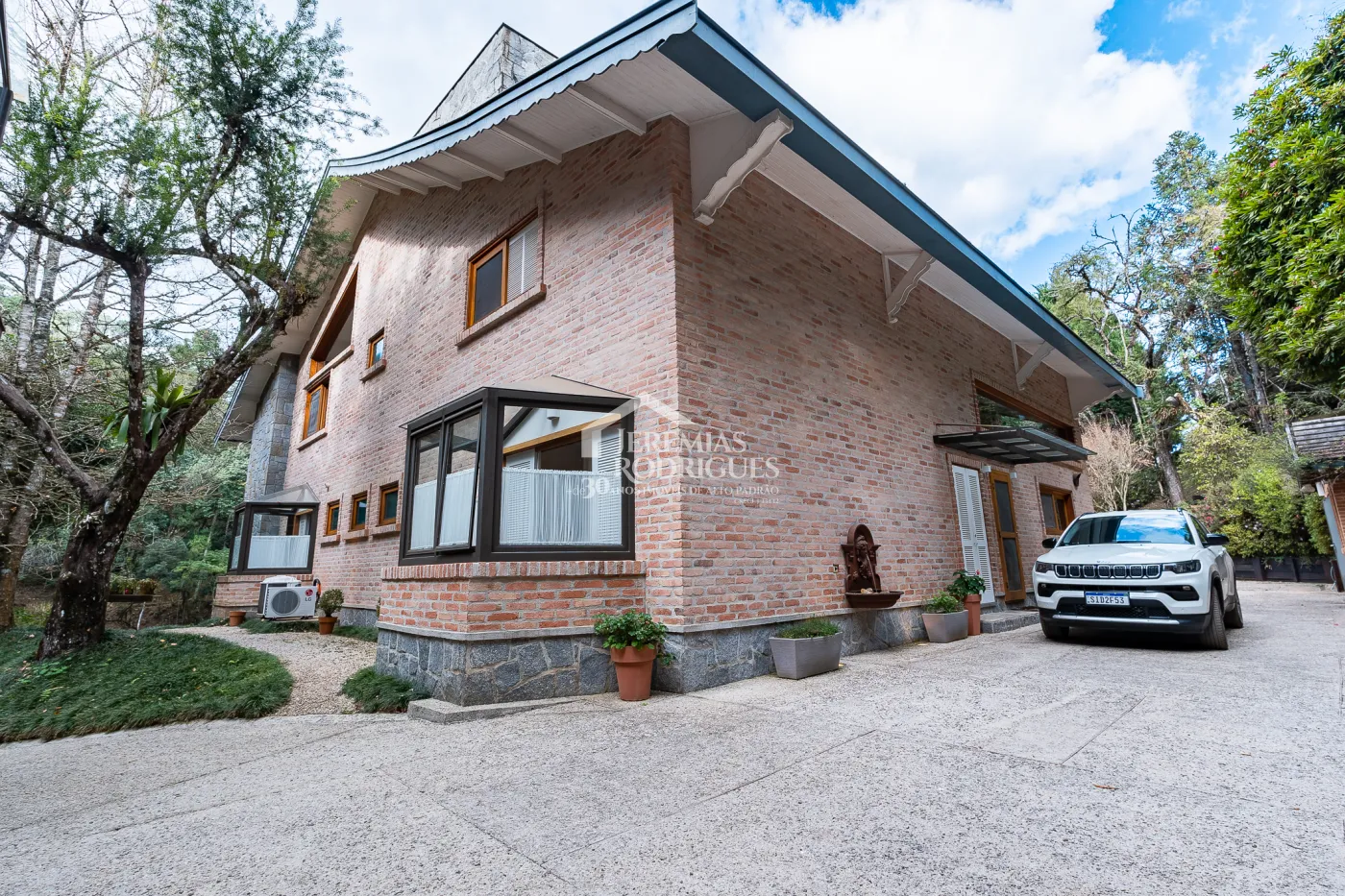 Casa com 7 suítes, 770 m² - Pedra do Fogo - Campos do Jordão/SP.
