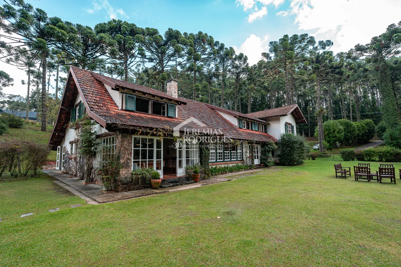 Casa com 9 dormitórios, 694 m² - Condomínio Reserva Figueiredo - Campos do Jordão/SP