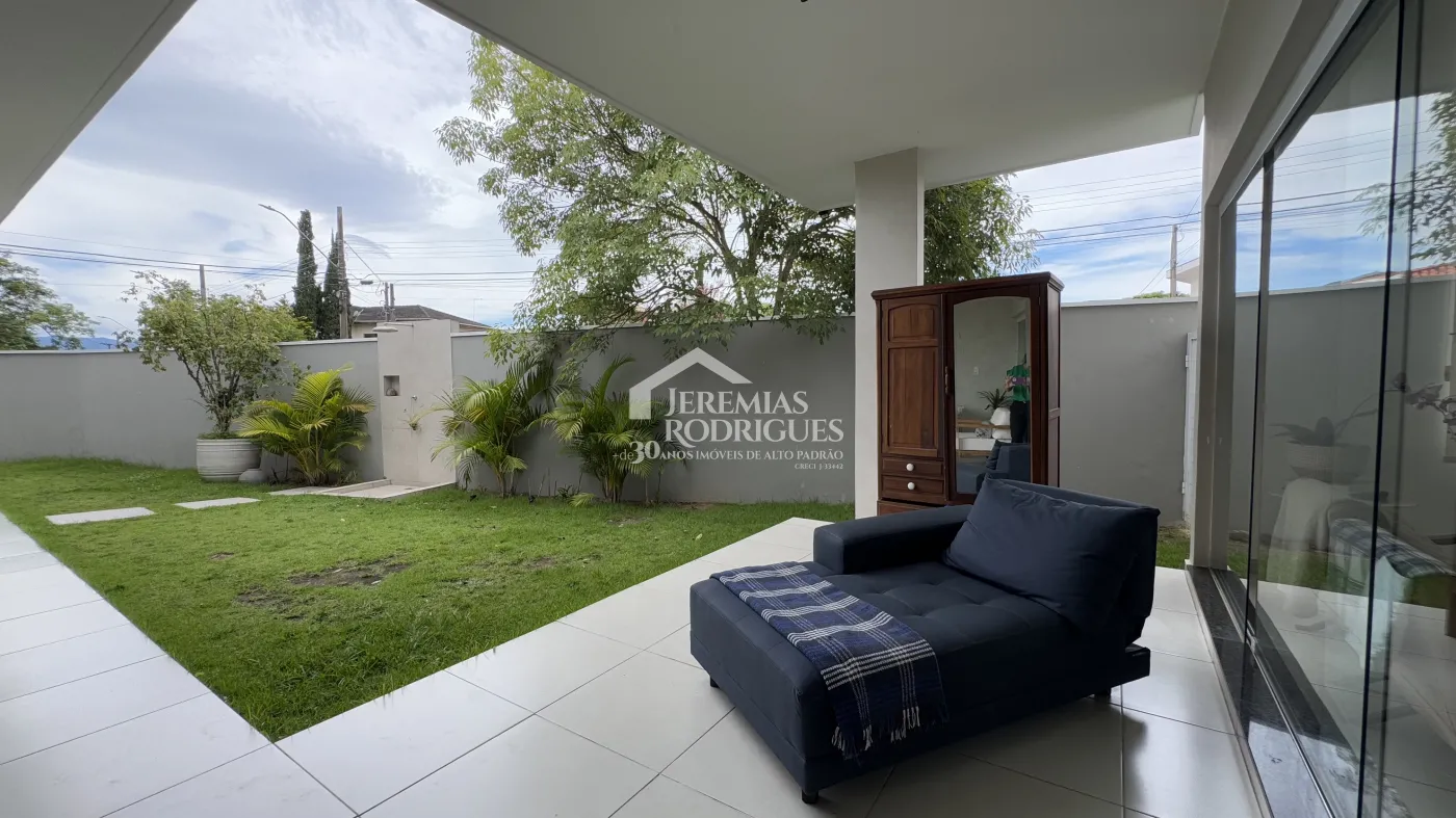 Casa à venda com 3 suítes no Condomínio Real Ville em Pindamonhangaba/SP.