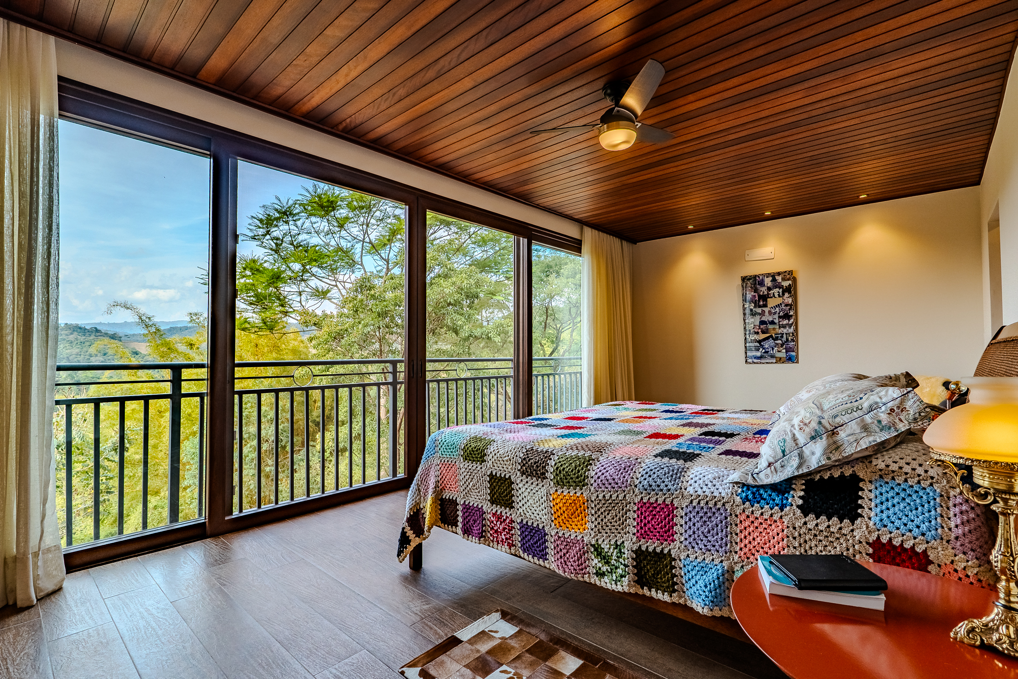 Casa à venda com com 5 suítes no Condomínio Country Club em Santo Antônio do Pinhal/SP. 