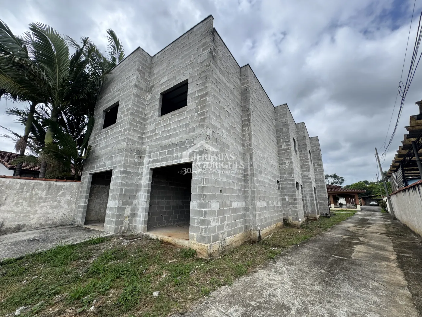 Área com imóvel residencial para venda no bairro Crispim em Pindamonhangaba/SP