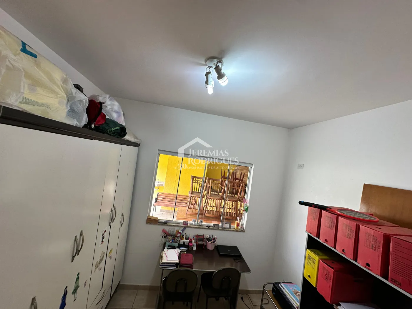 Casa à venda com 3 dormitórios no Condomínio Jatobá em Tremembé/SP.