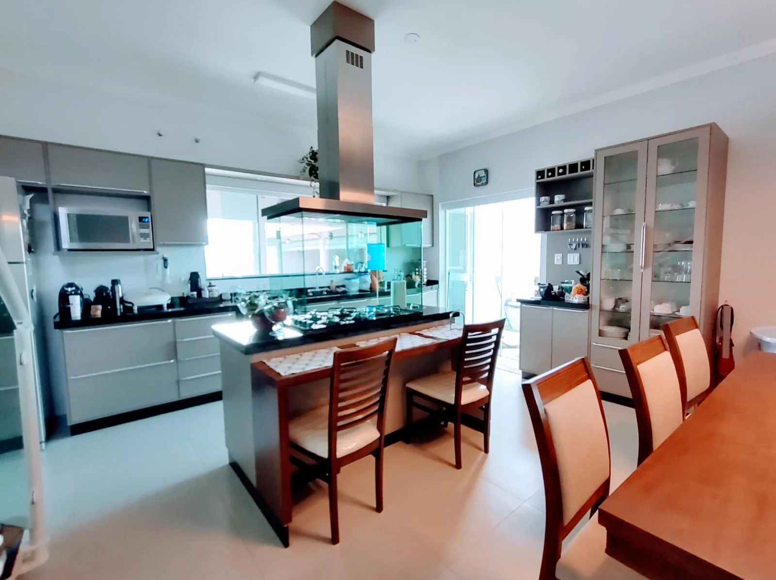 Casa à venda com 3 suítes no Residencial Vargas em Tremembé/SP. 