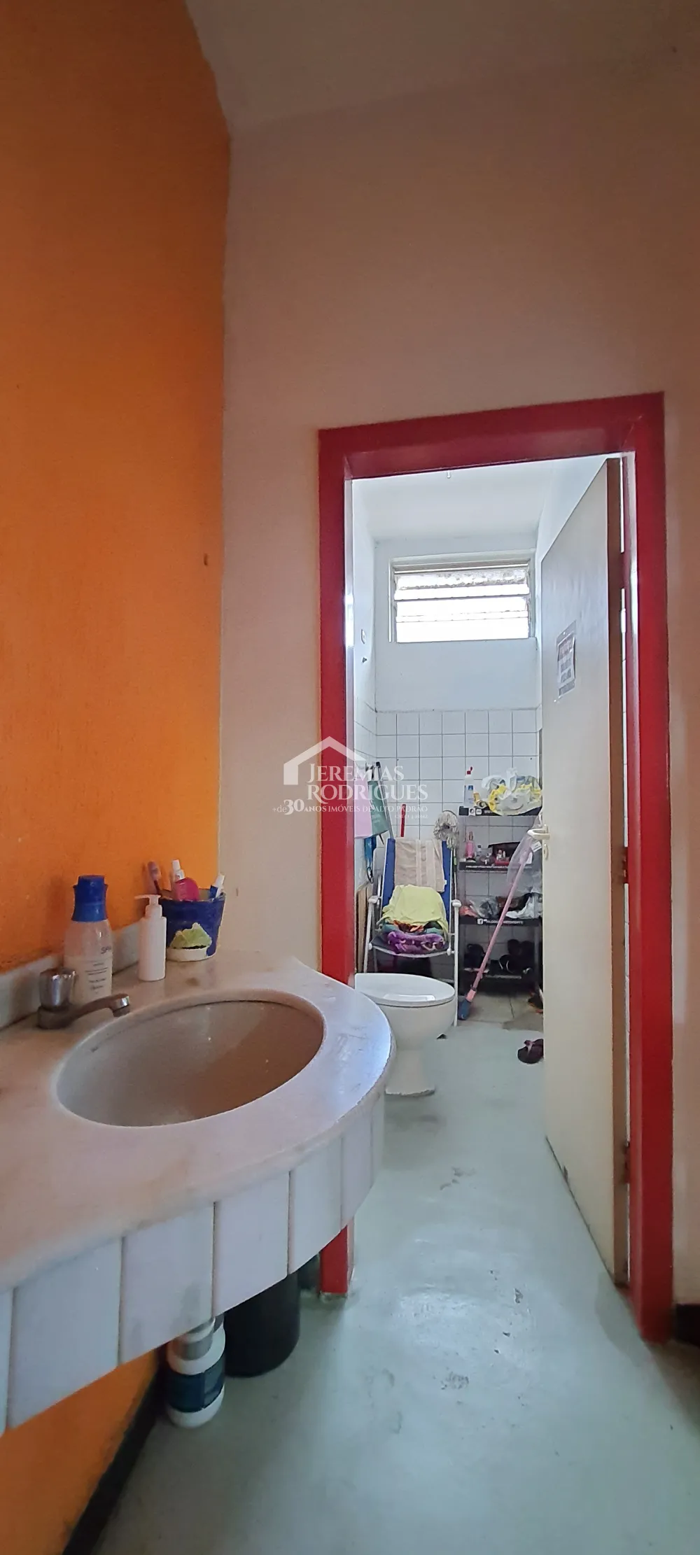 Ponto comercial para venda e locação com 256 m² no Centro em Taubaté. 