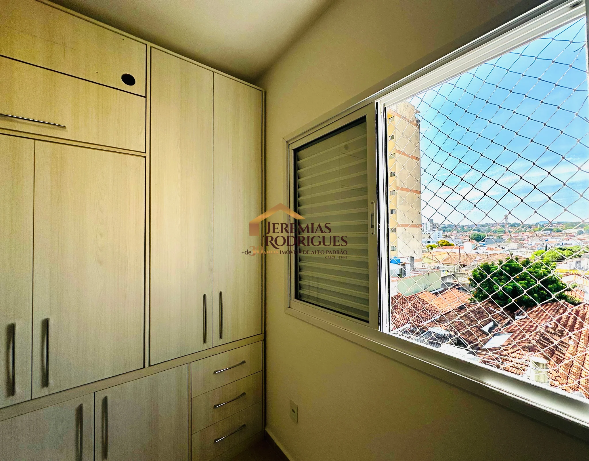 Apartamento para locação e venda no Edifício Solar Vicente Giffoni em Taubaté/SP.