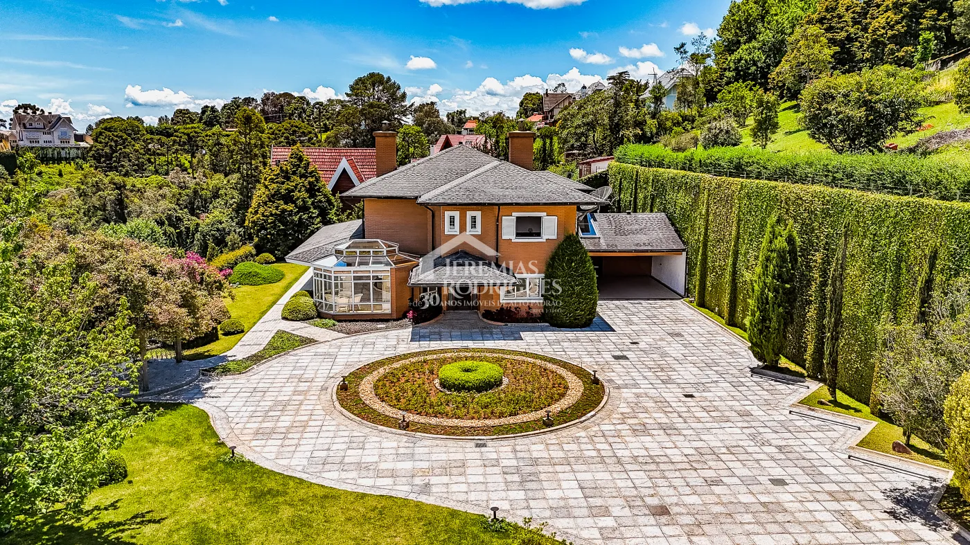 Casa com 4 suítes, 670 m² - Alto do Capivari - Campos do Jordão/SP.