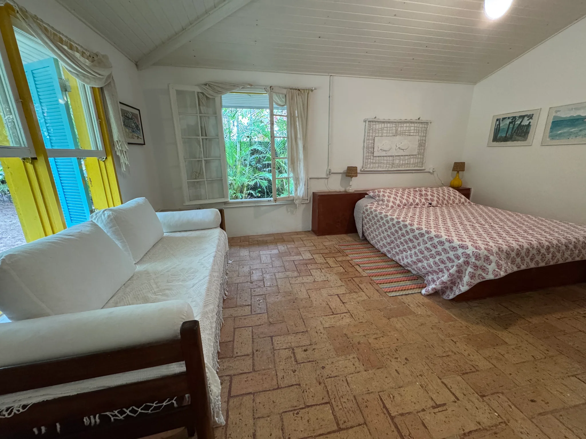 Casa à venda com 5 dormitórios na Praia Vermelha do Centro em Ubatuba/SP. 