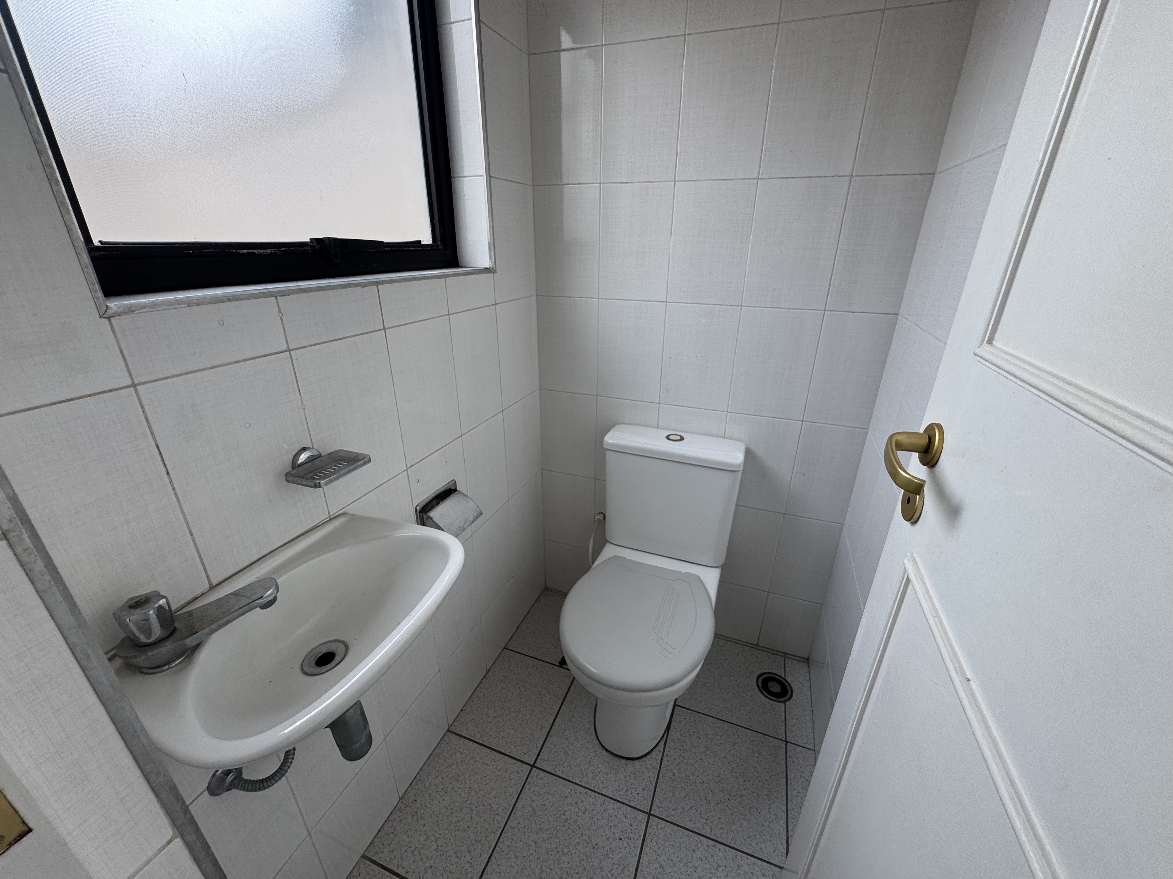 Prédio comercial para venda e locação no Centro em Pindamonhangaba/SP. 