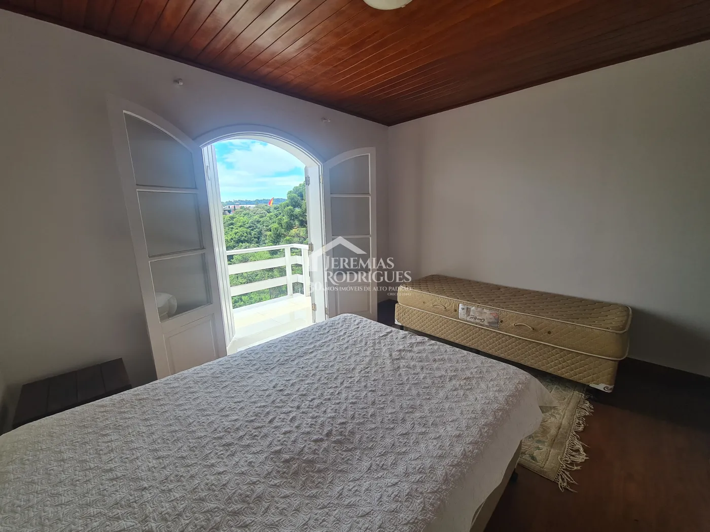 Casa para venda com 3 dormitórios no bairro Alto da Vila Inglesa em Campos do Jordão/SP