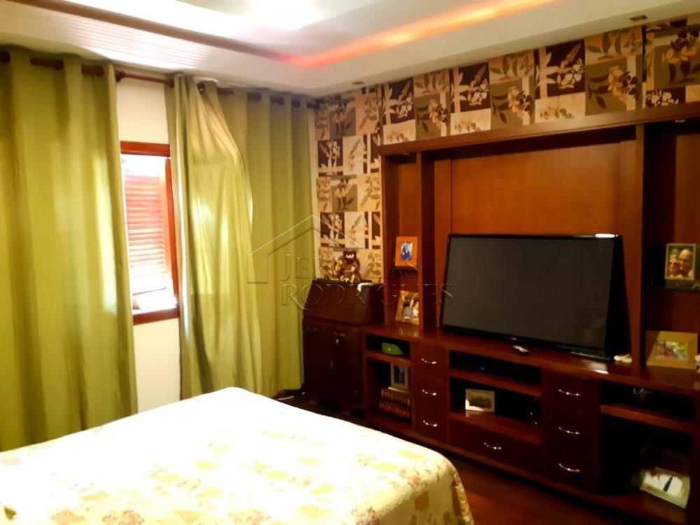 Casa à venda com 6 dormitórios no Condomínio Chácaras Cataguá em Taubaté/SP.