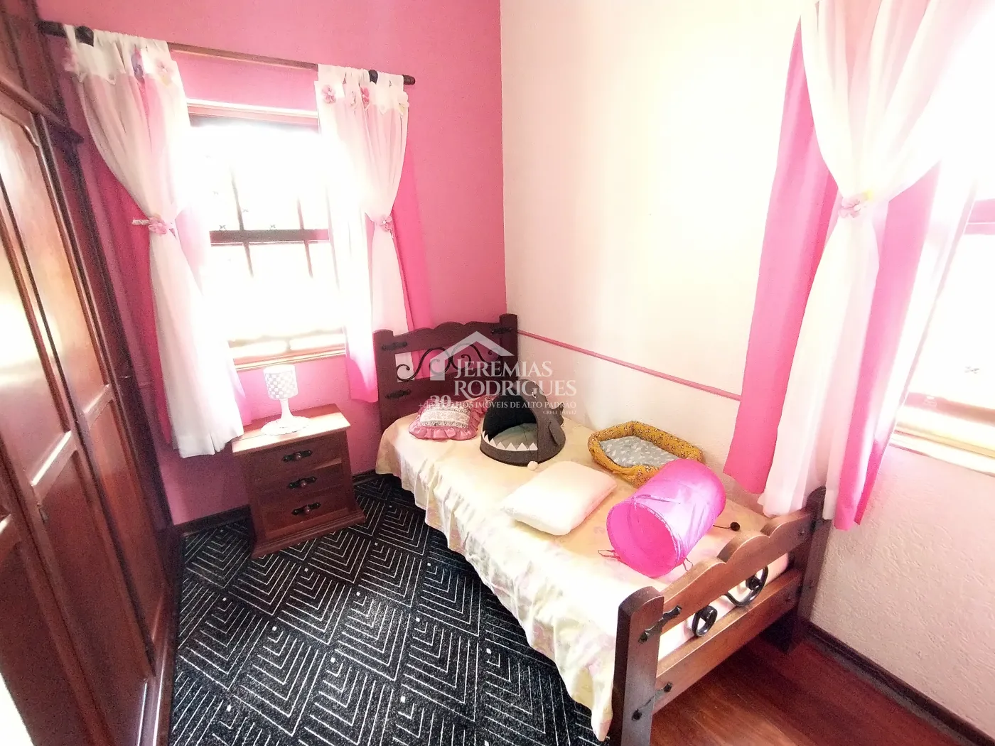 Casa com 4 dormitórios, 265 m² -  Alto do Capivari - Campos do Jordão /SP