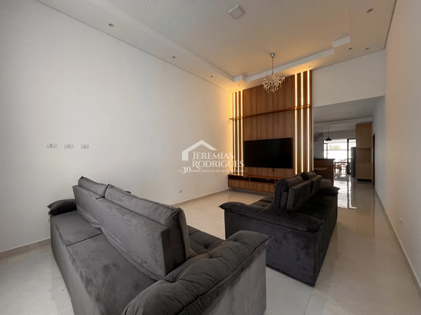 Casa à venda com 3 dormitórios no Condomínio Residencial Tecoara em Taubaté/SP.