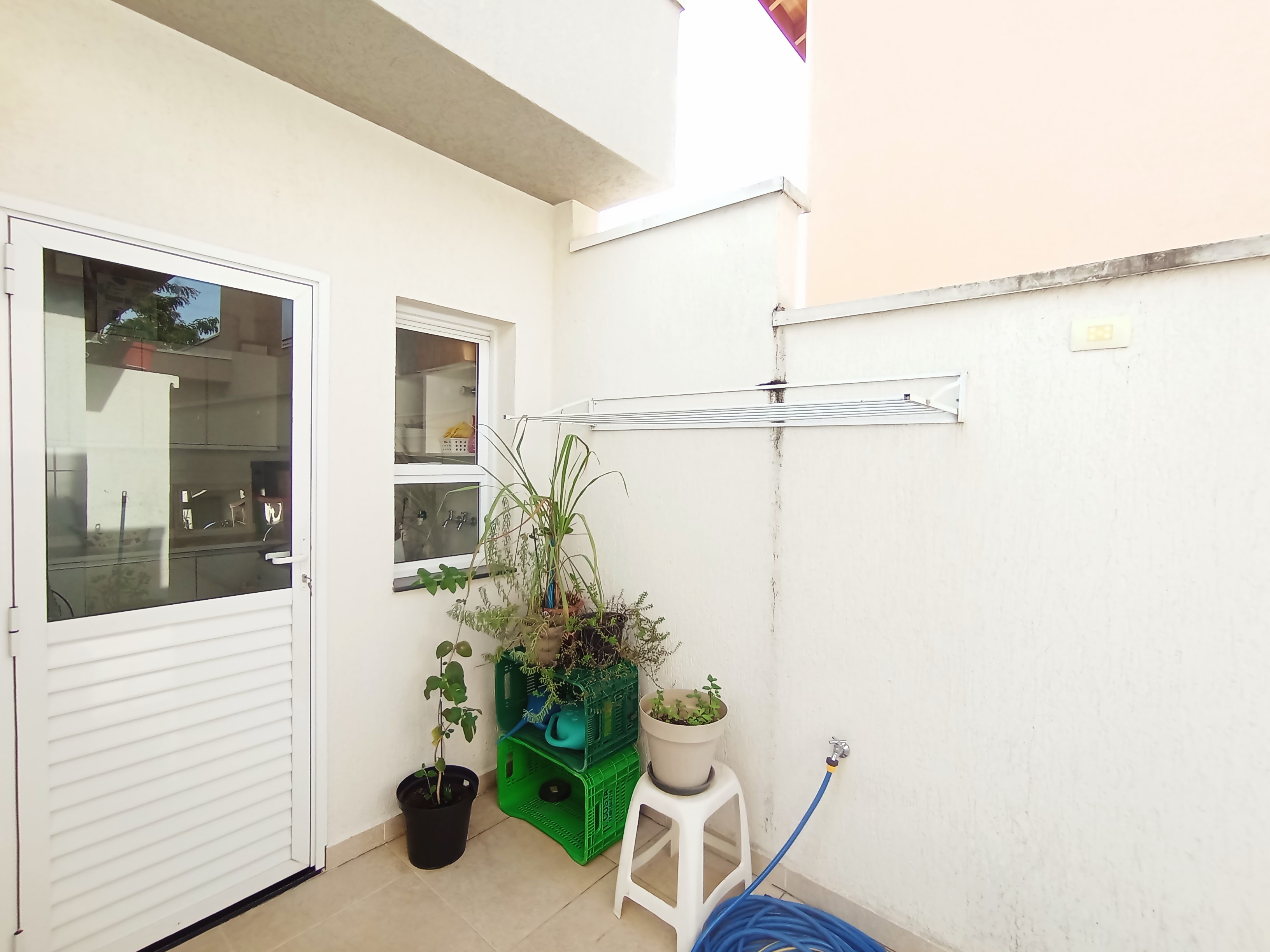 Casa à venda com 2 dormitórios no Condomínio Verdes Vales em Taubaté/SP.