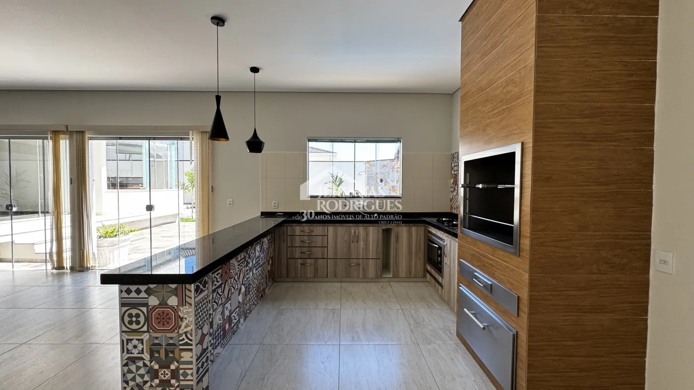 Casa para venda com 4 suítes no Condomínio Real Ville em Pindamonhangaba/SP