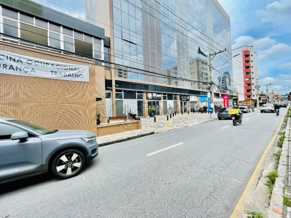 Comercial comercial para locação no Centro em Taubaté/SP.