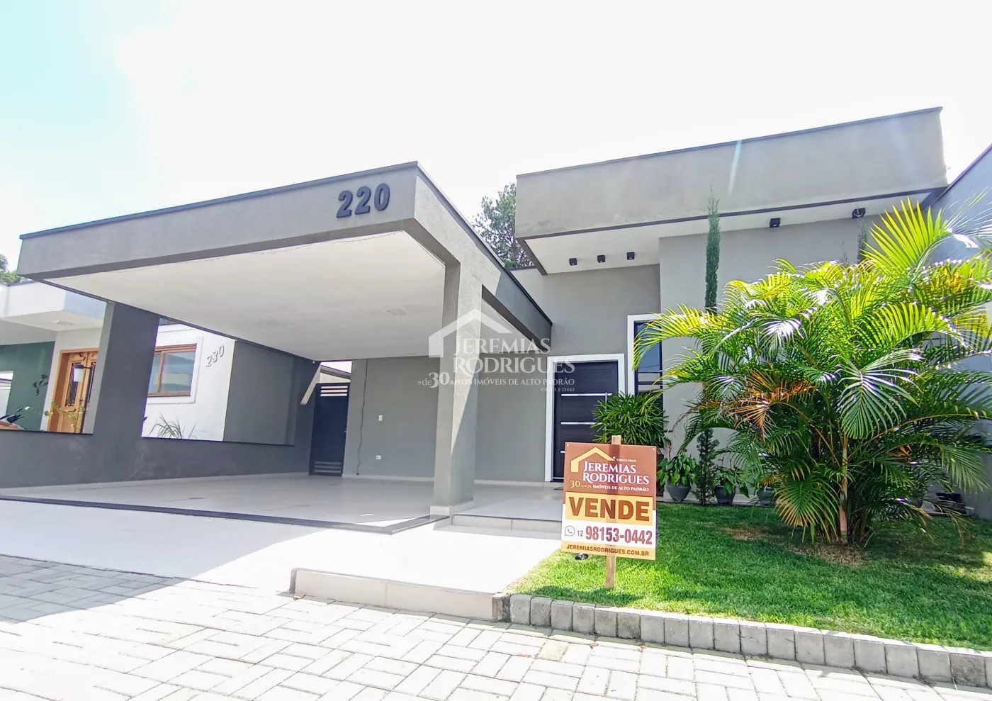 Casa à venda com 3 dormitórios no Condomínio Morada do Visconde em Tremembé/SP.