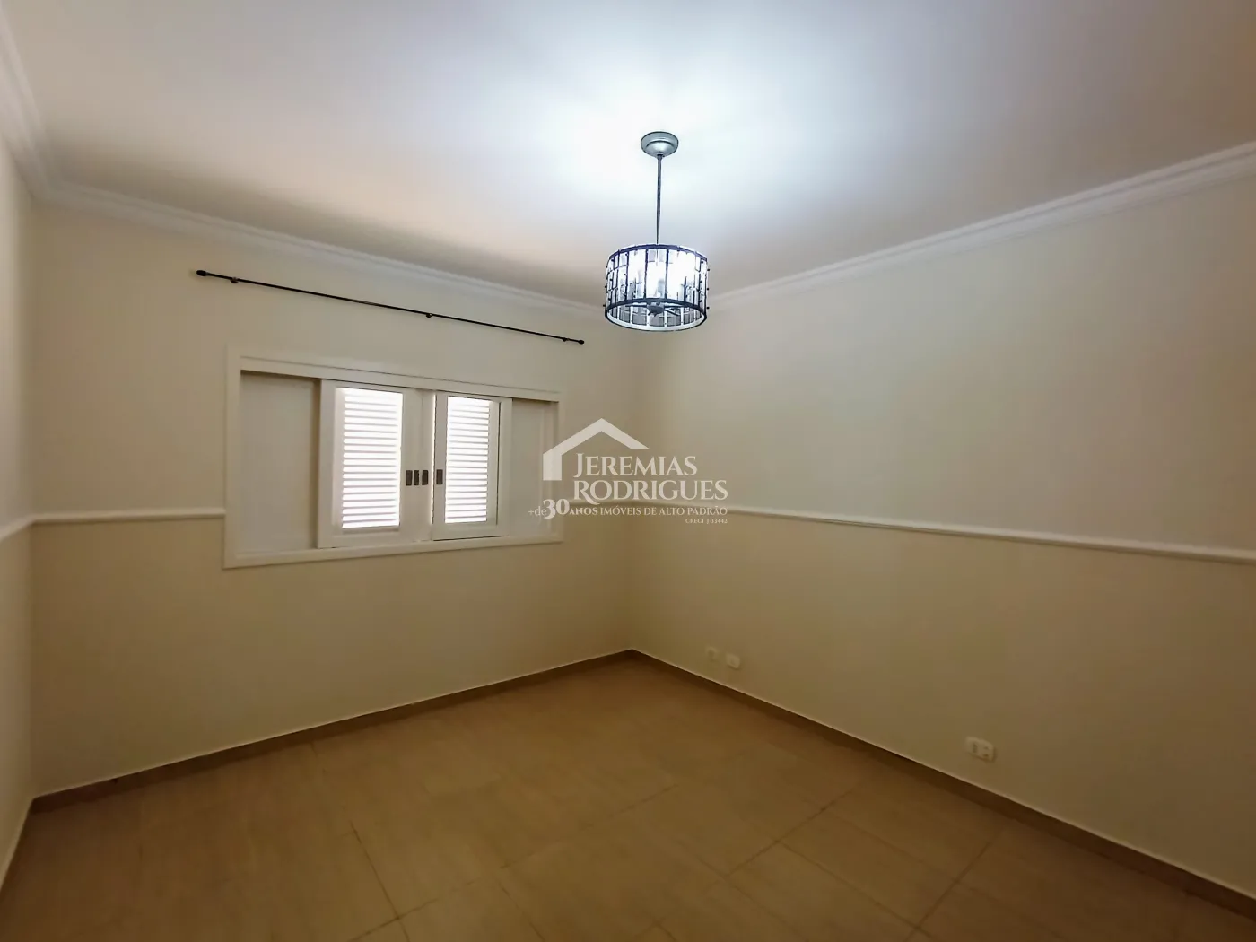 Casa para locação com 4 dormitórios no Condomínio Taubaté Village em Taubaté/SP.