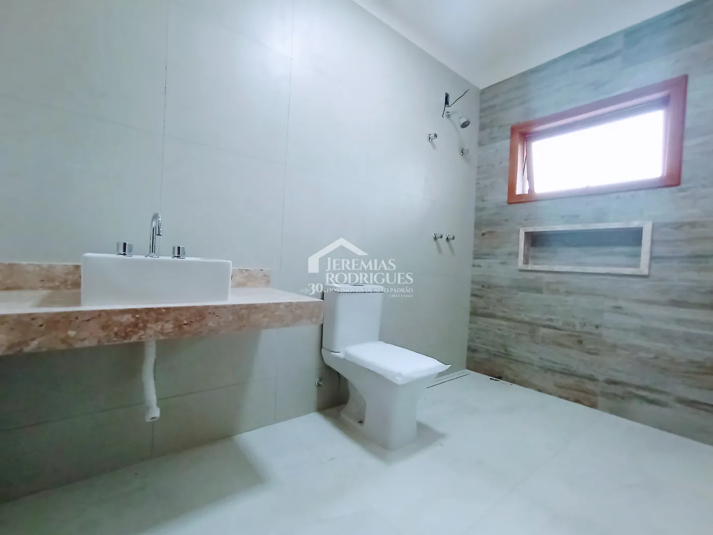 Casa à venda com 4 dormitórios no Condomínio Chácaras Cataguá em Taubaté/SP