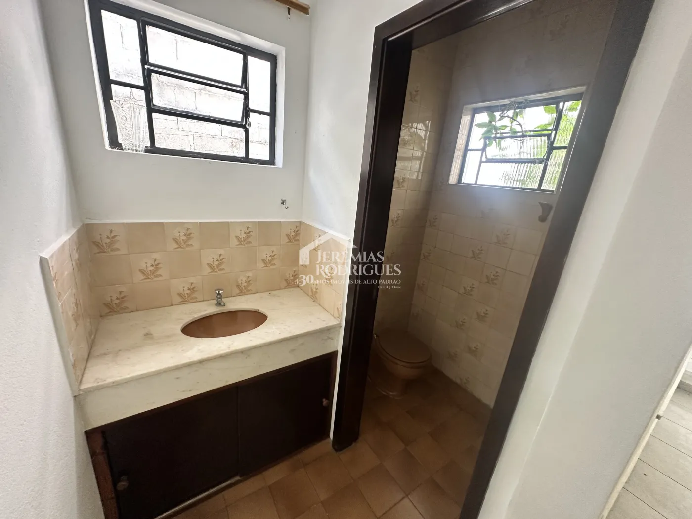 Casa para venda com 3 dormitórios no bairro Lessa em Pindamonhangaba/SP
