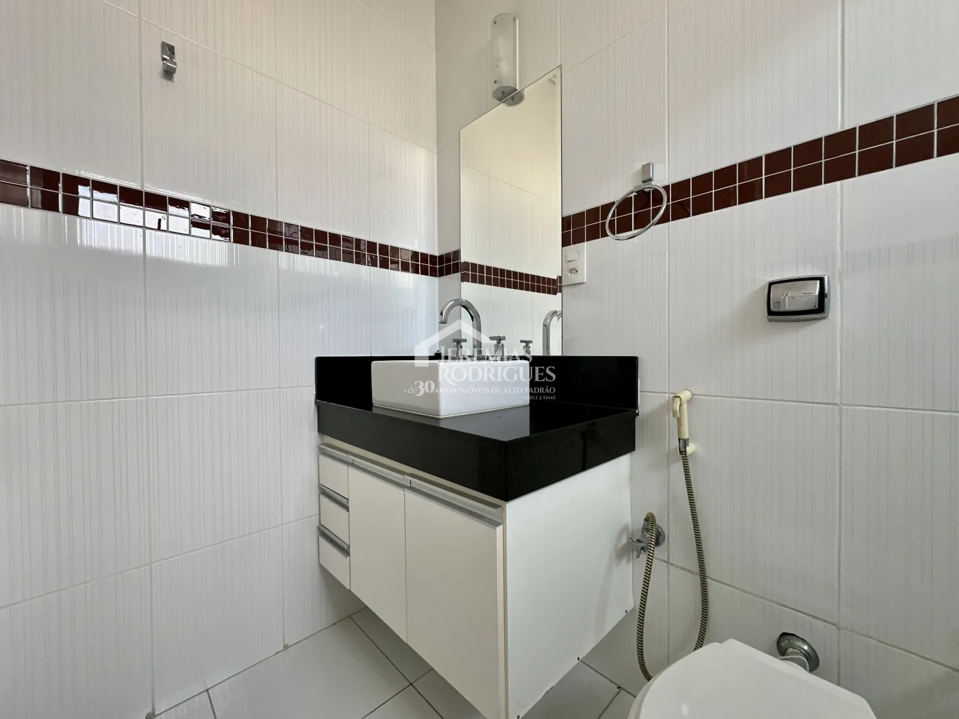 Casa para venda e locação com 4 suítes no Condomínio Campos do Conde II em Tremembé/SP