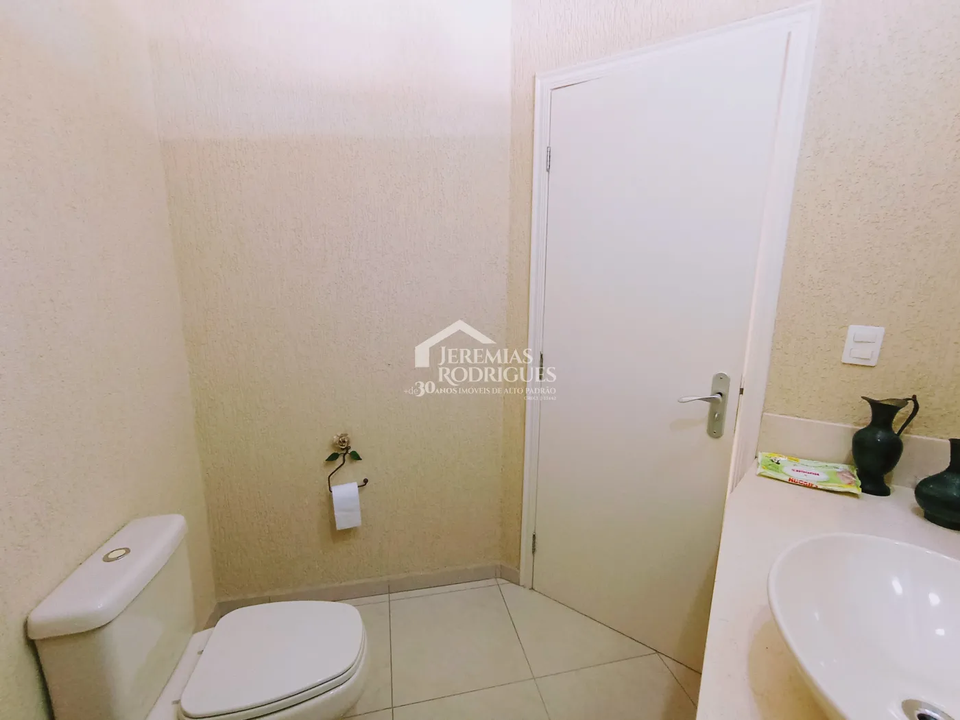 Casa à venda com 4 dormitórios no Condomínio Village Paineiras em Pindamonhangaba/SP