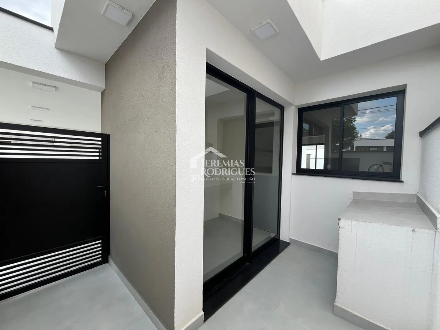 Casa com 3 dormitórios, 184 m² - Condomínio Parque das Araucárias - Tremembé/SP.
