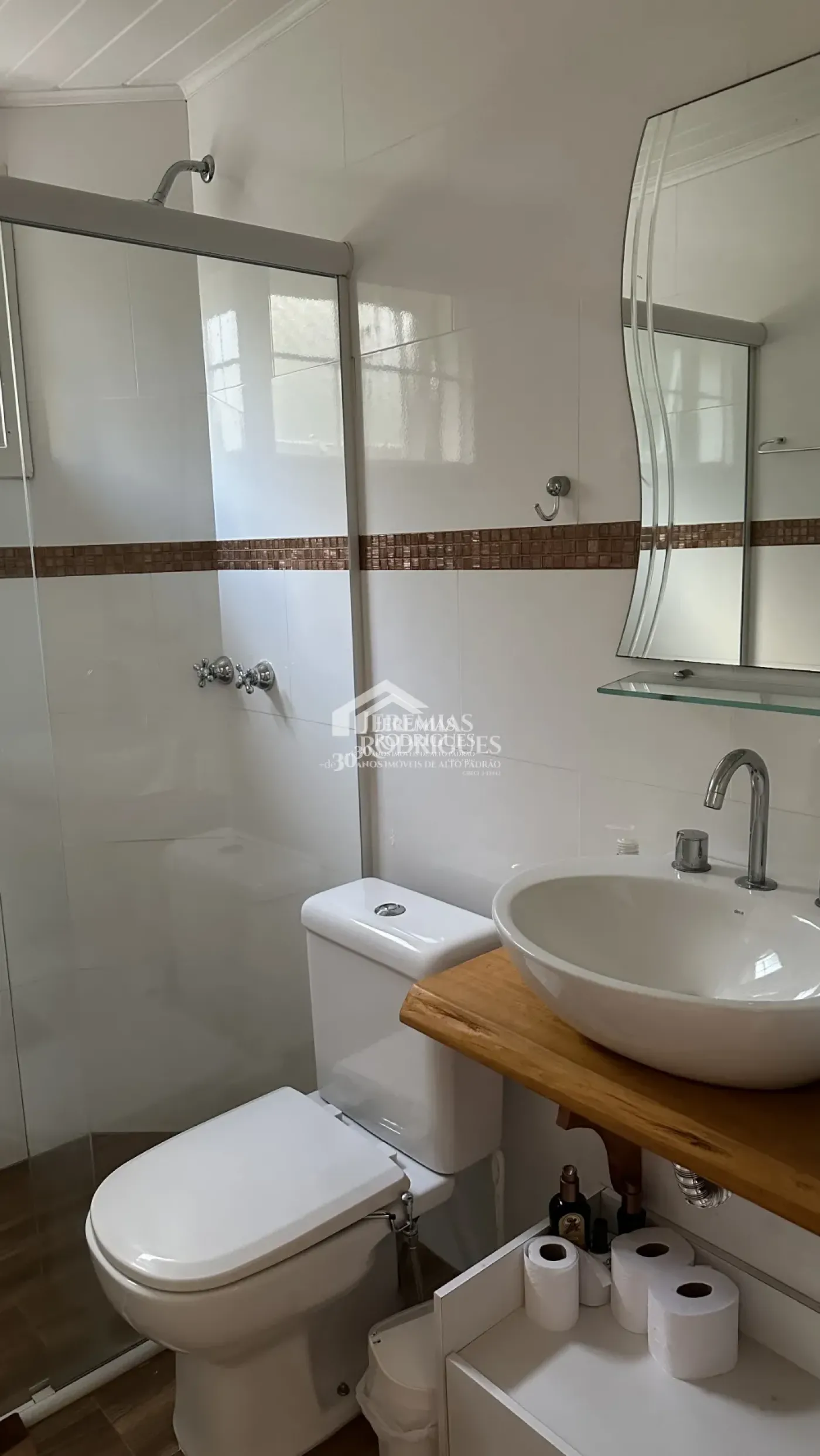 Casa à venda com 5 suítes no bairro Nova Capivari em Campos do Jordão/SP