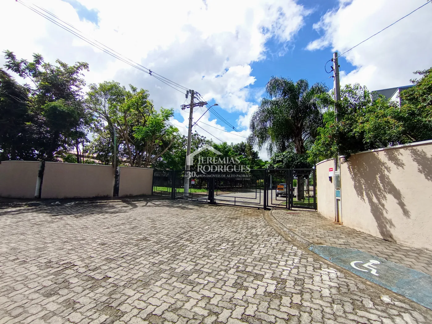 Casa para venda com 2 dormitórios no Residencial Charles Schineider em Taubaté/SP