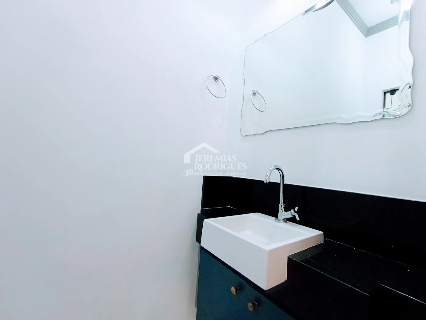 Casa para venda e locação com 3 dormitórios, no Condomínio Colonial Village II em Pindamonhangaba/SP