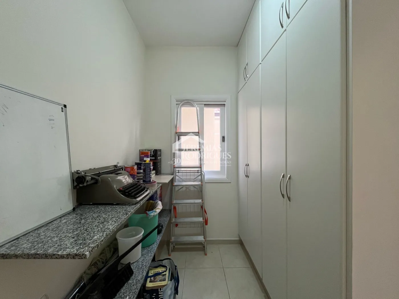 Casa à venda com 4 suítes no Condomínio Taubaté Village em Taubaté/SP.