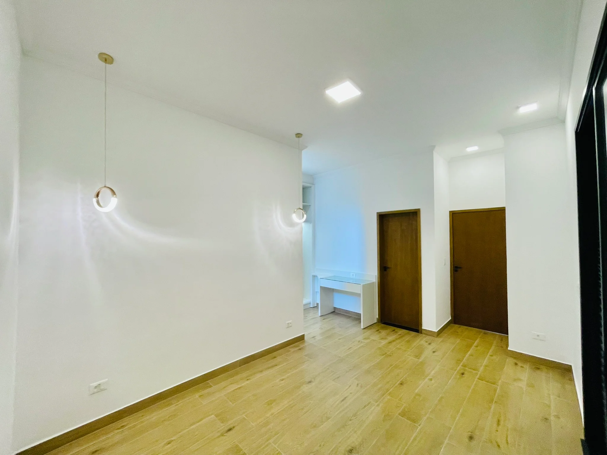 Casa à venda com 4 dormitórios no Condomínio Ouro Ville em Taubaté/SP. 