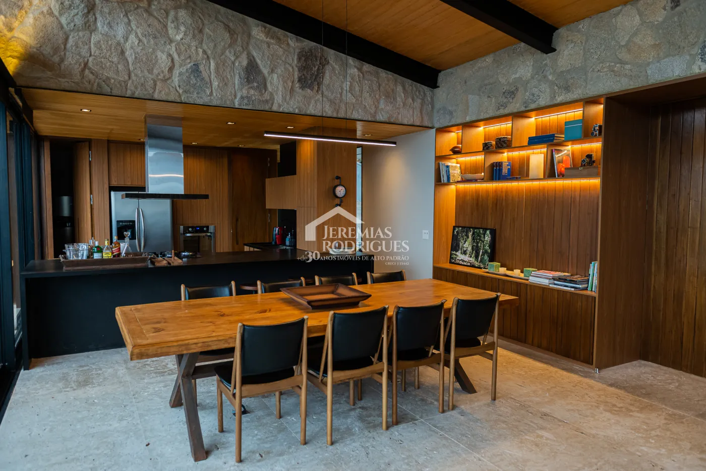 Casa com 5 quartos, 560 m²- Colinas Capivari - Campos do Jordão/SP