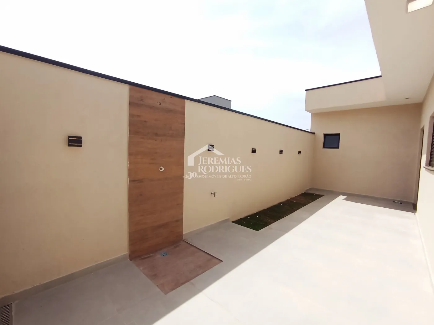 Casa à venda com 3 dormitórios no Condomínio Bosque da Imperatriz em Pindamonhangaba/SP.
