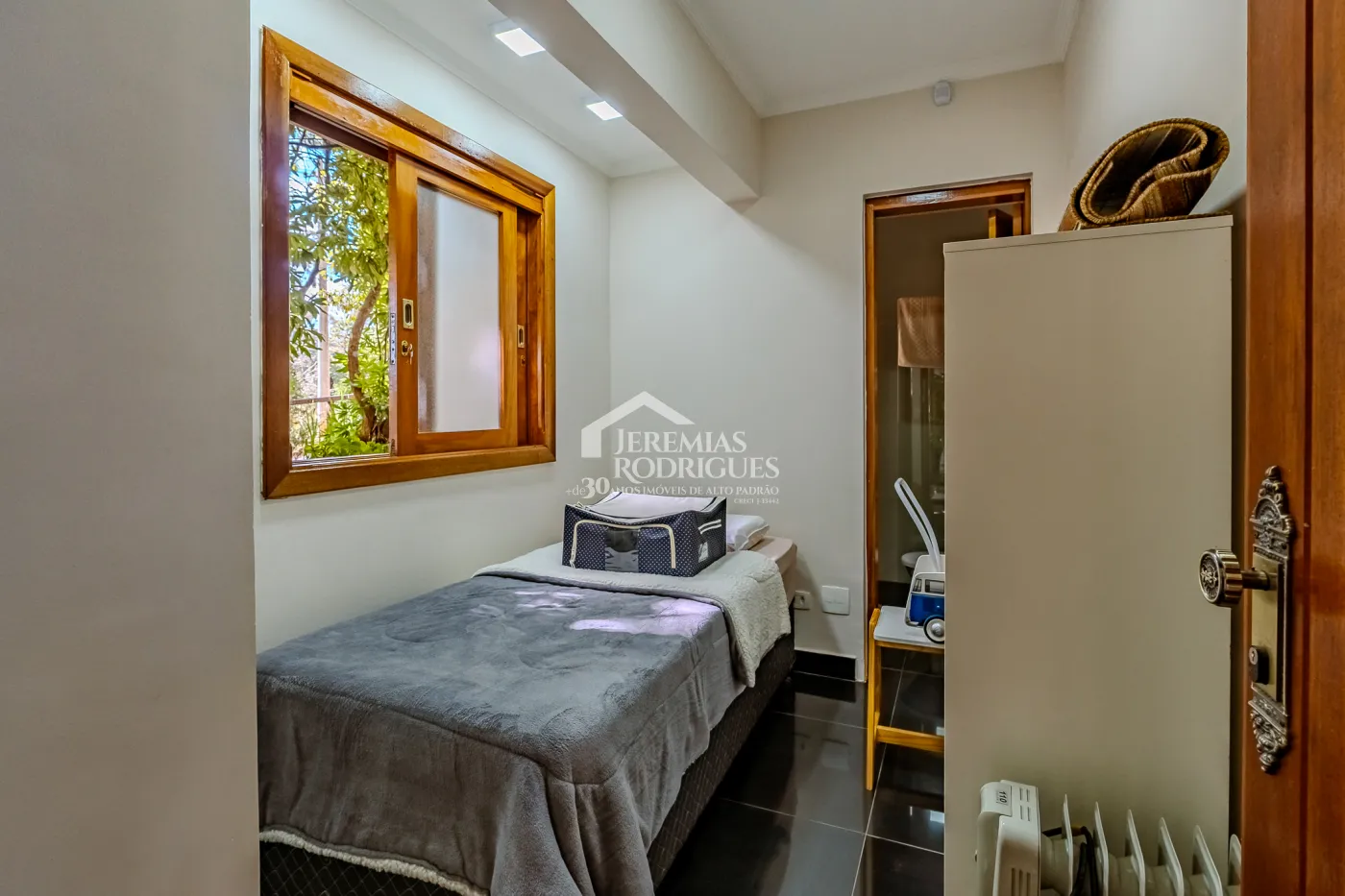 Casa à venda com 3 suítes no Condomínio Reserva Figueiredo em Campos do Jordão/SP.