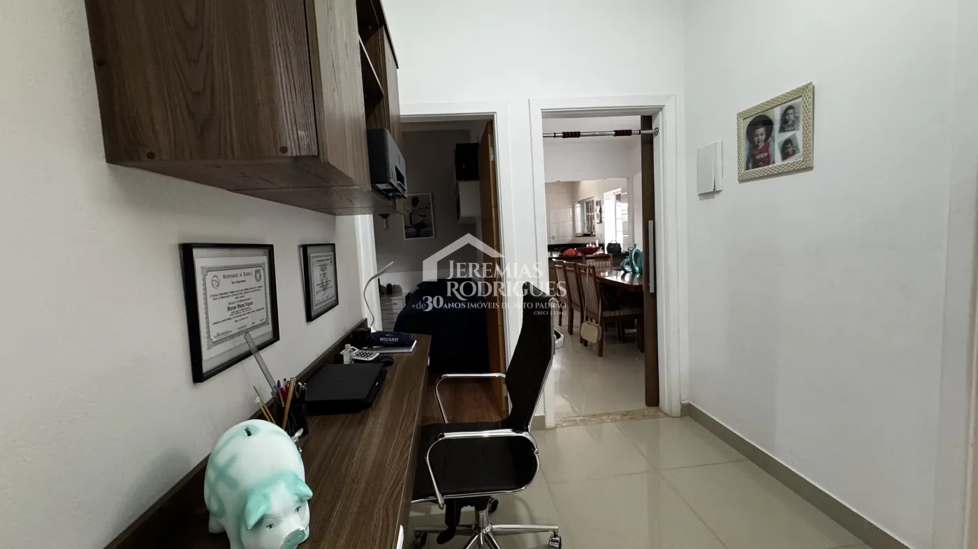 Casa para venda e locação com 3 dormitórios no bairro Chácara da Galega em Pindamonhangaba/SP.